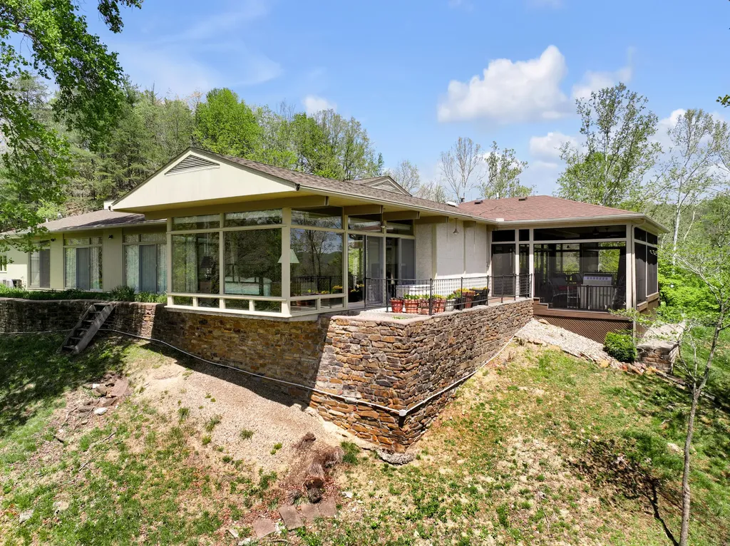 150 Pine Hill Drive Morehead KY 40351