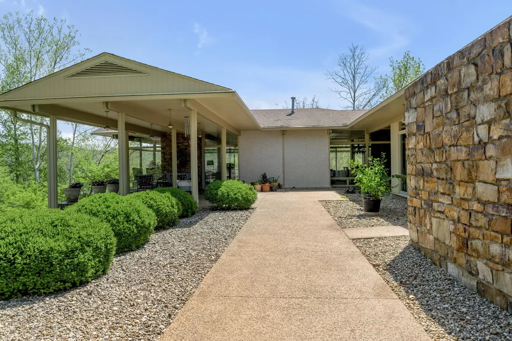 150 Pine Hill Drive Morehead KY 40351