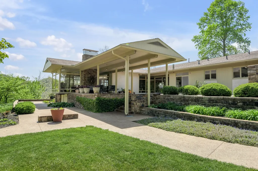 150 Pine Hill Drive Morehead KY 40351
