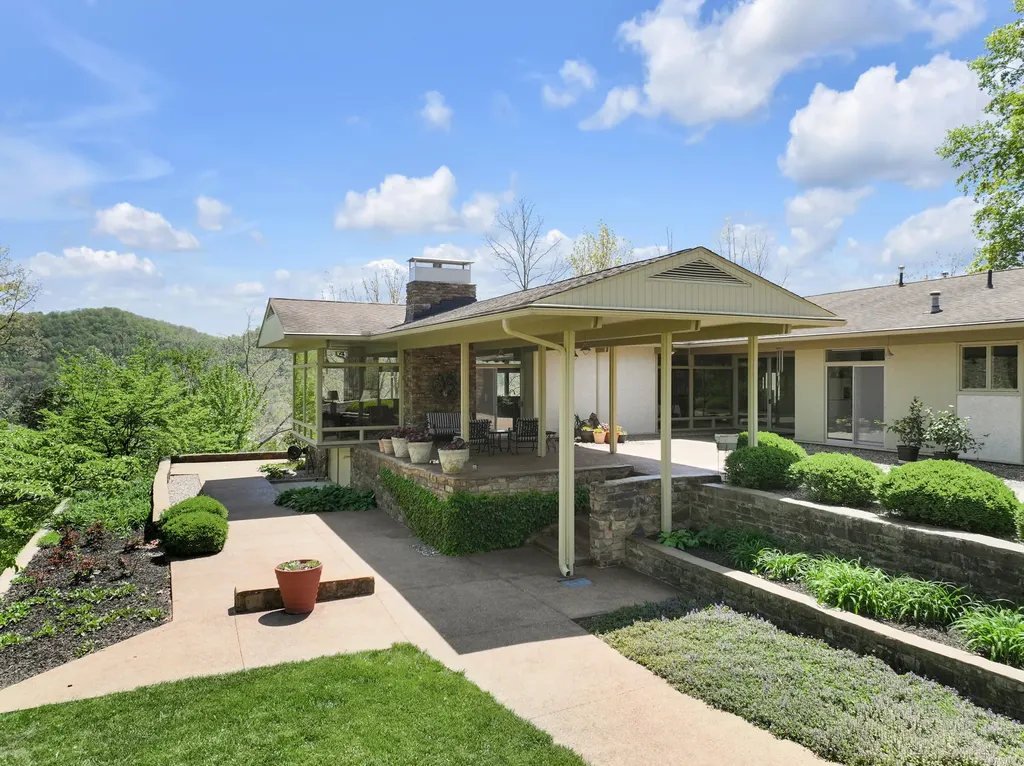 150 Pine Hill Drive Morehead KY 40351