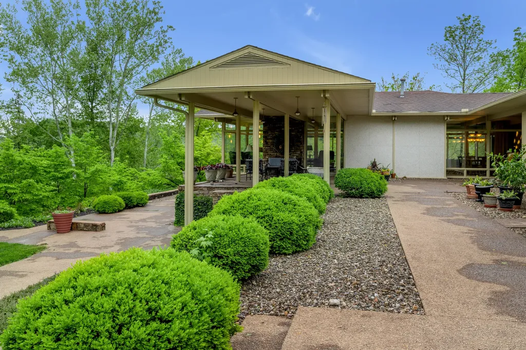 150 Pine Hill Drive Morehead KY 40351