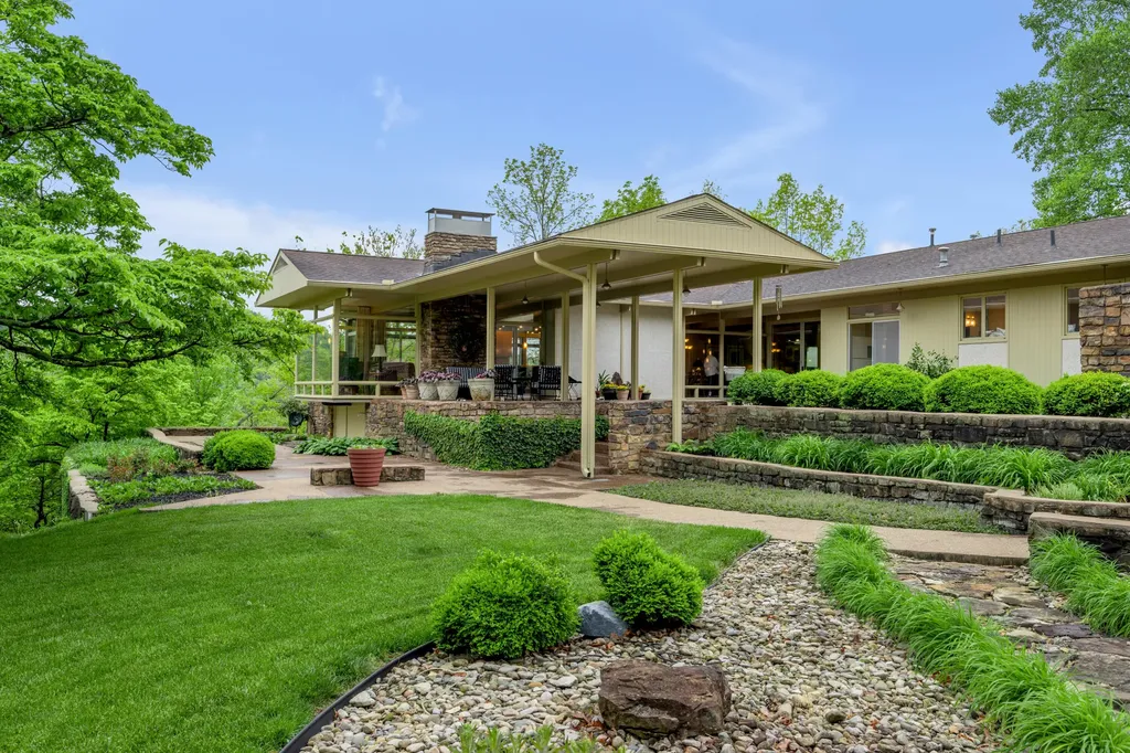 150 Pine Hill Drive Morehead KY 40351