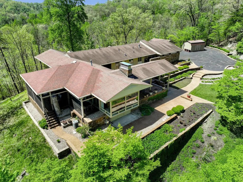 150 Pine Hill Drive Morehead KY 40351