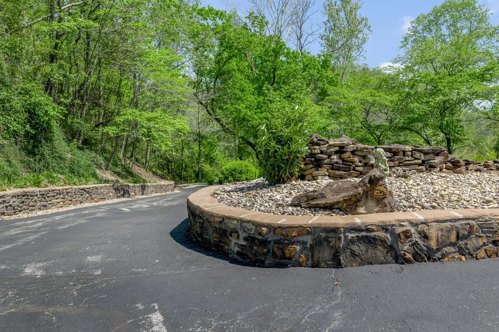 150 Pine Hill Drive Morehead KY 40351