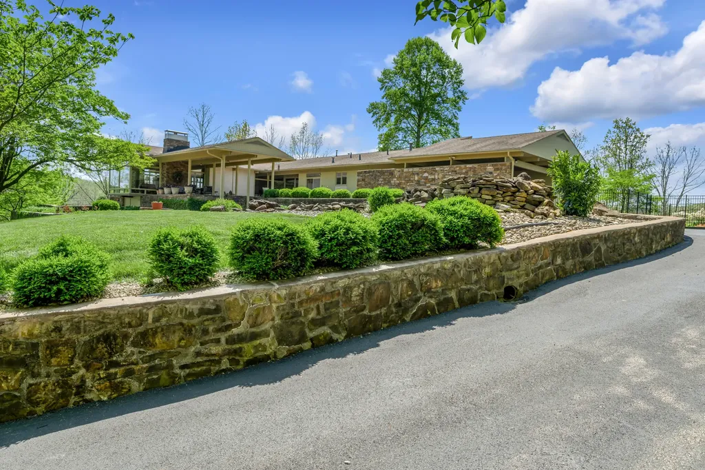 150 Pine Hill Drive Morehead KY 40351