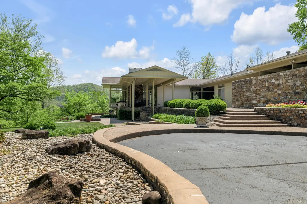 150 Pine Hill Drive Morehead KY 40351