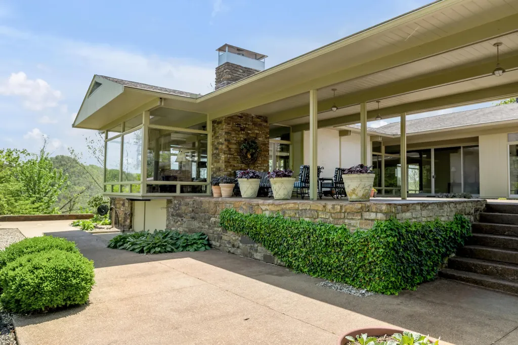 150 Pine Hill Drive Morehead KY 40351