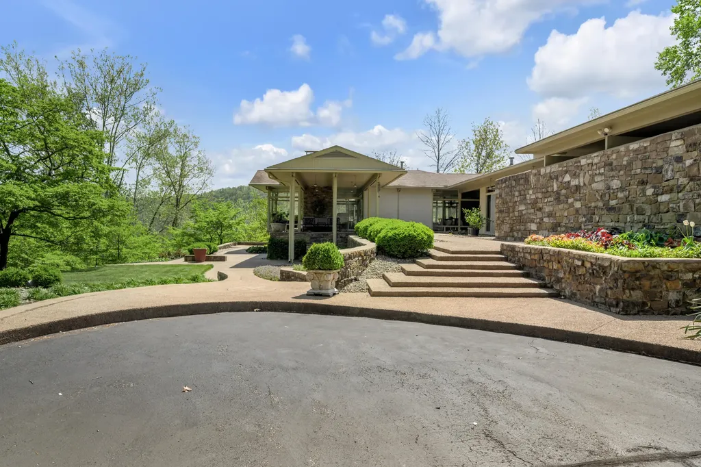 150 Pine Hill Drive Morehead KY 40351
