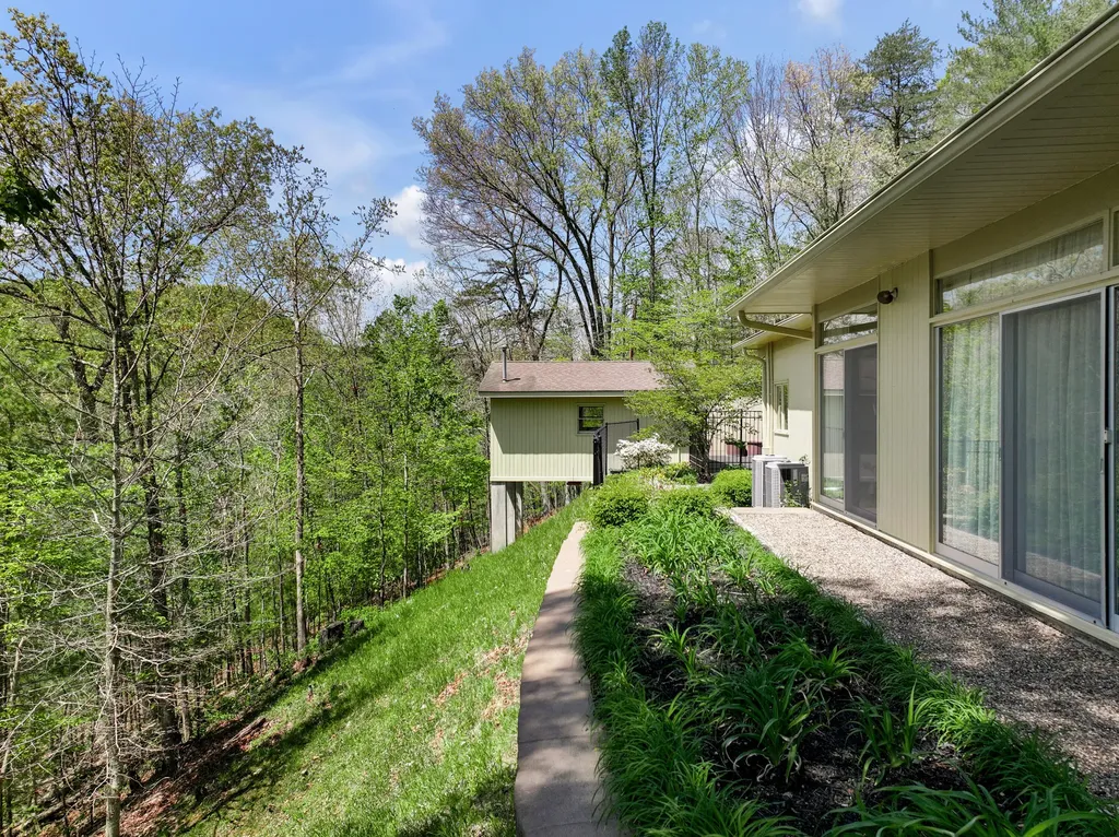 150 Pine Hill Drive Morehead KY 40351