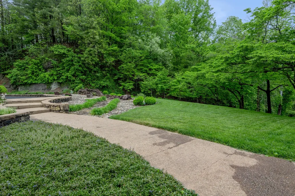 150 Pine Hill Drive Morehead KY 40351