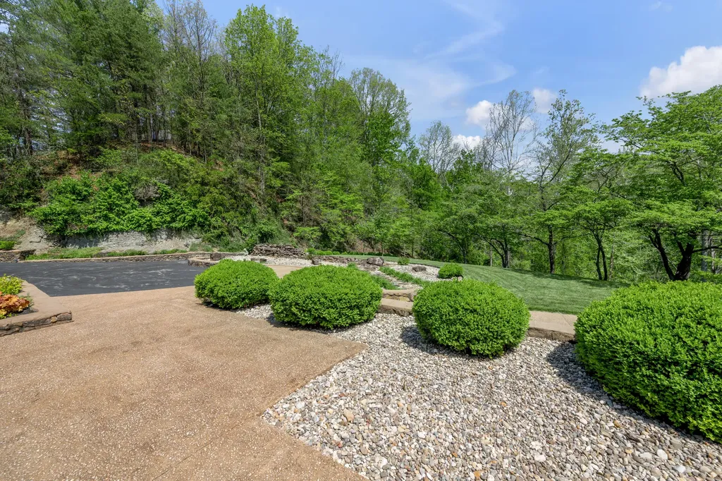 150 Pine Hill Drive Morehead KY 40351