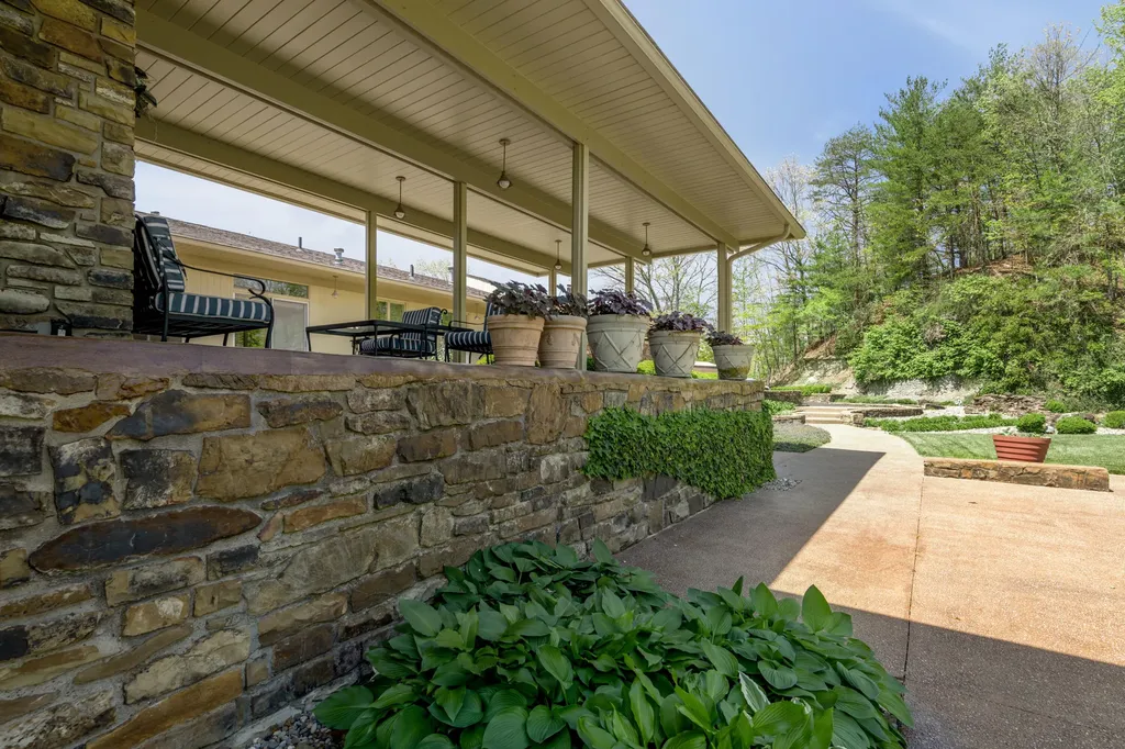 150 Pine Hill Drive Morehead KY 40351