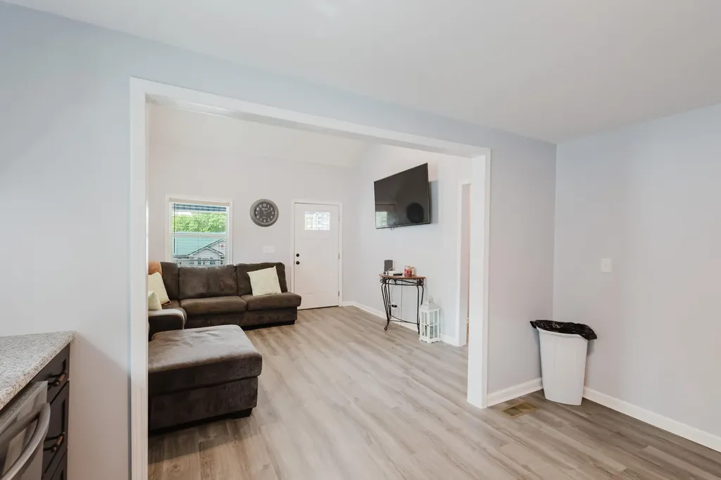 335 Broadway Street Irvine KY 40336