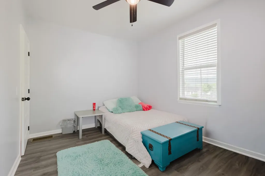 335 Broadway Street Irvine KY 40336