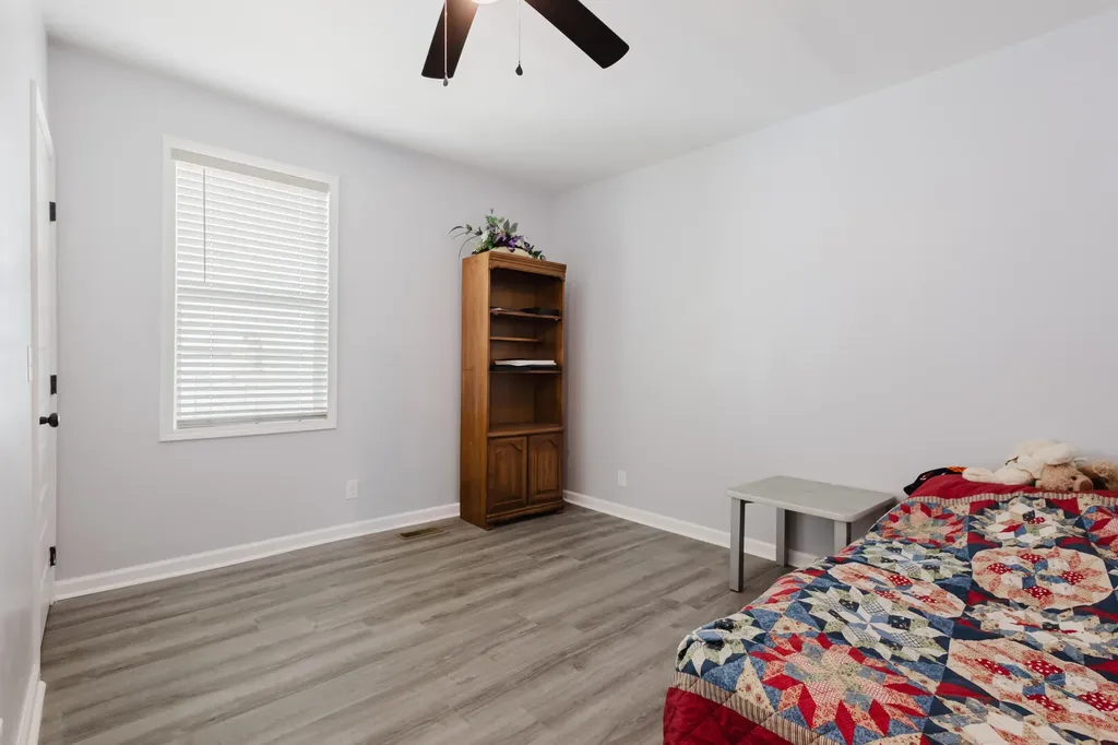 335 Broadway Street Irvine KY 40336