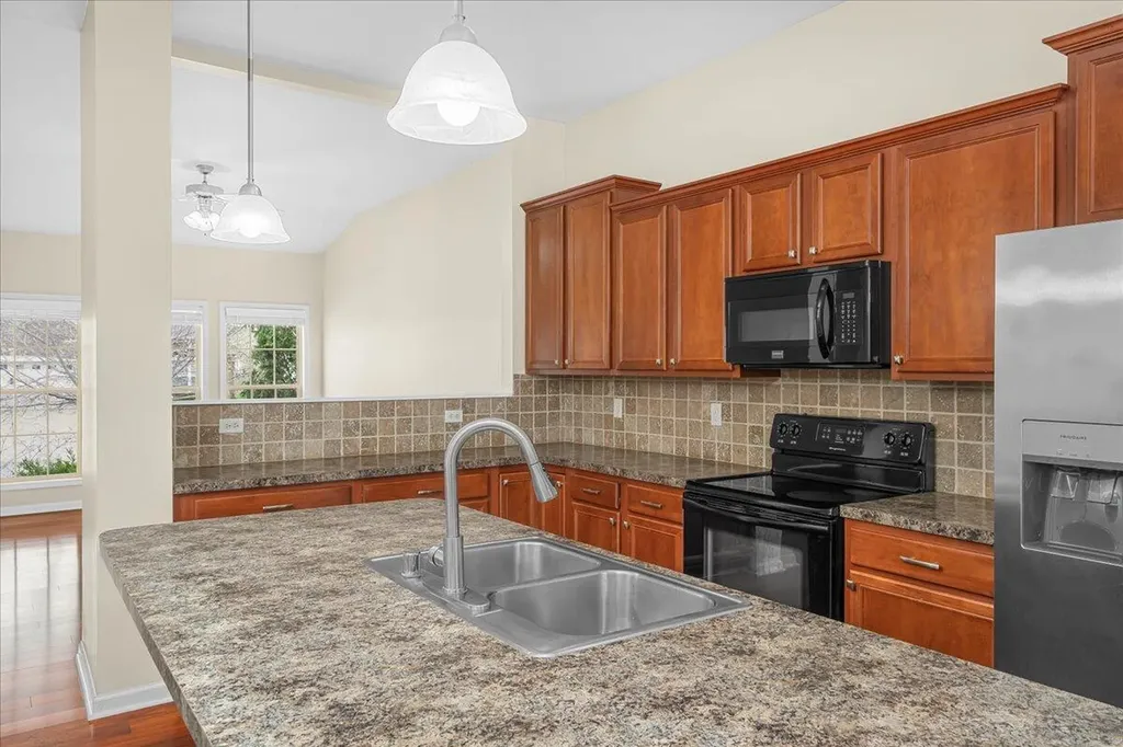 285 Gleneagles Way Versailles KY 40383