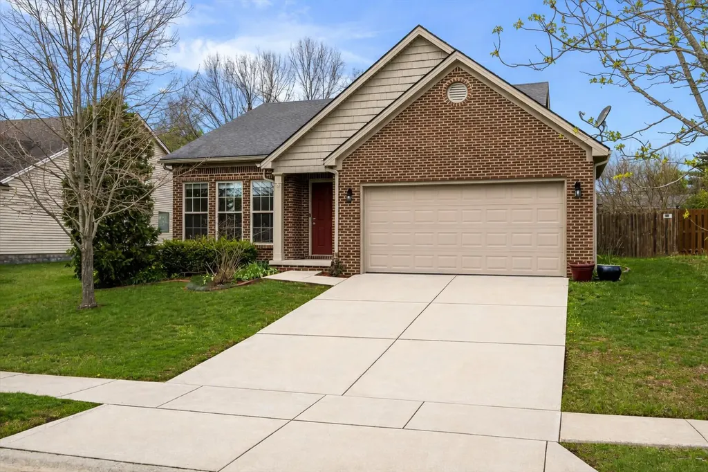 285 Gleneagles Way Versailles KY 40383