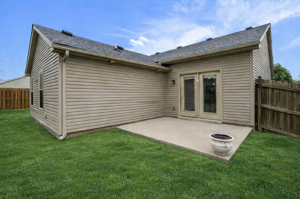 285 Gleneagles Way Versailles KY 40383