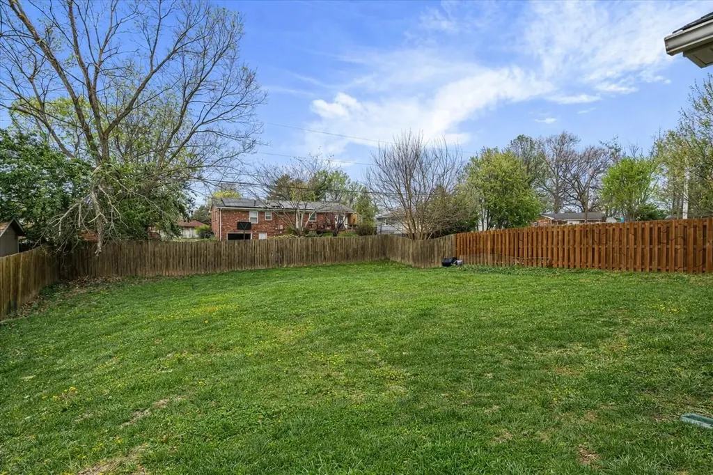 285 Gleneagles Way Versailles KY 40383