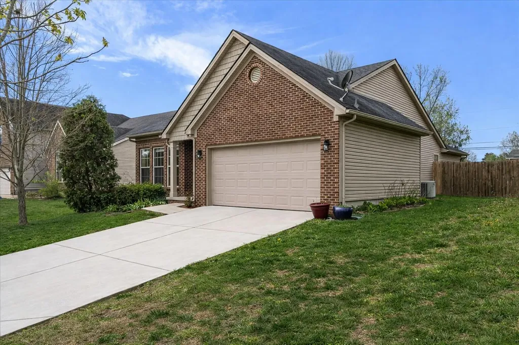 285 Gleneagles Way Versailles KY 40383
