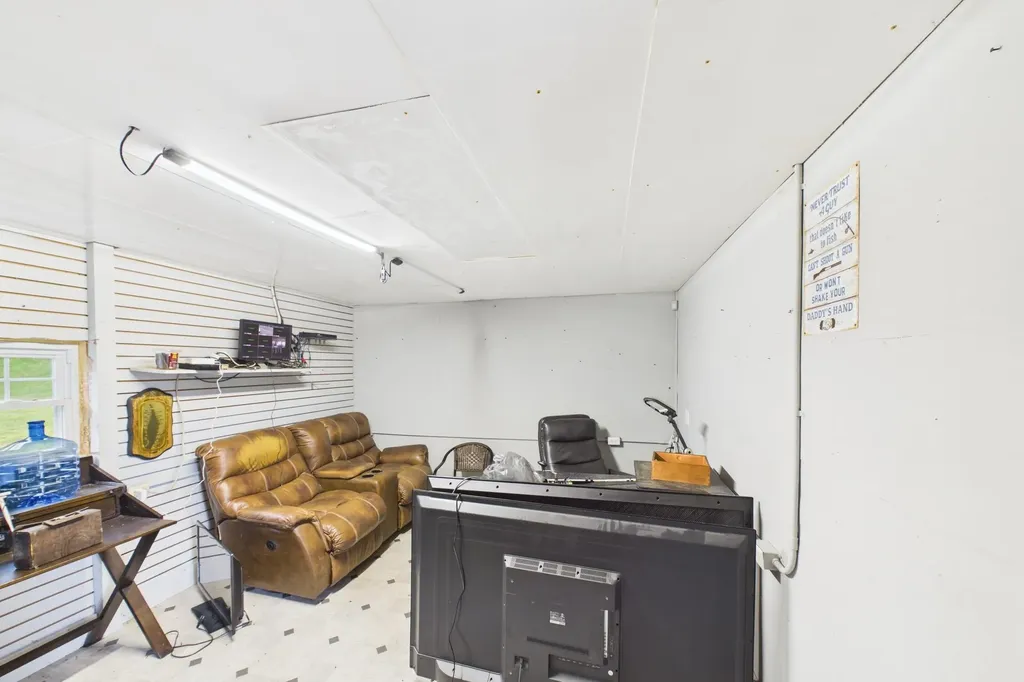 10007 Us-421 Mckee KY 40447