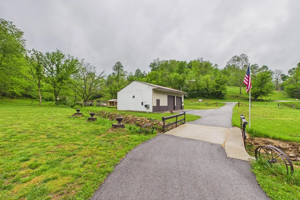 10007 Us-421 Mckee KY 40447