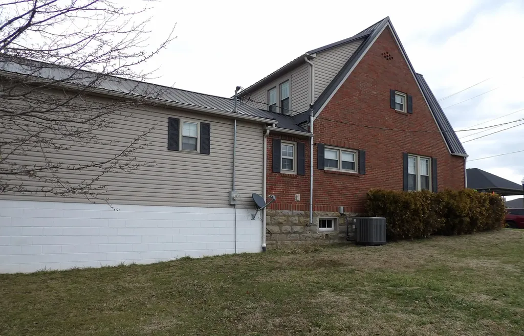 477 Main Street West Liberty KY 41472