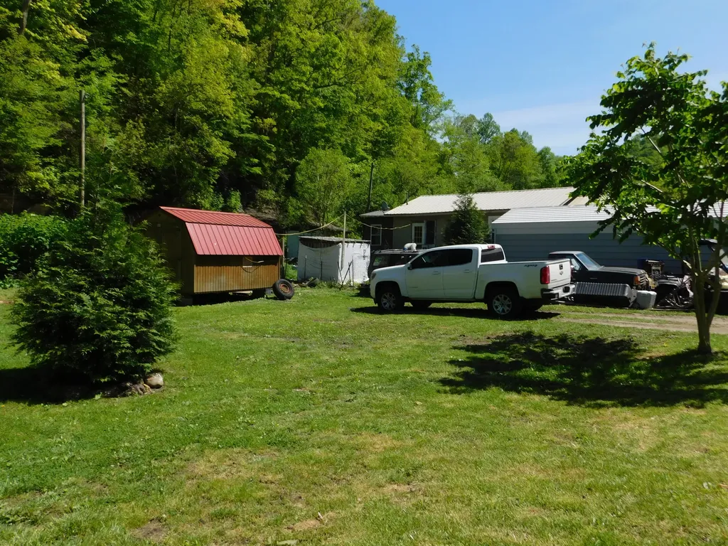3587 Ky-219 Wallins KY 40873