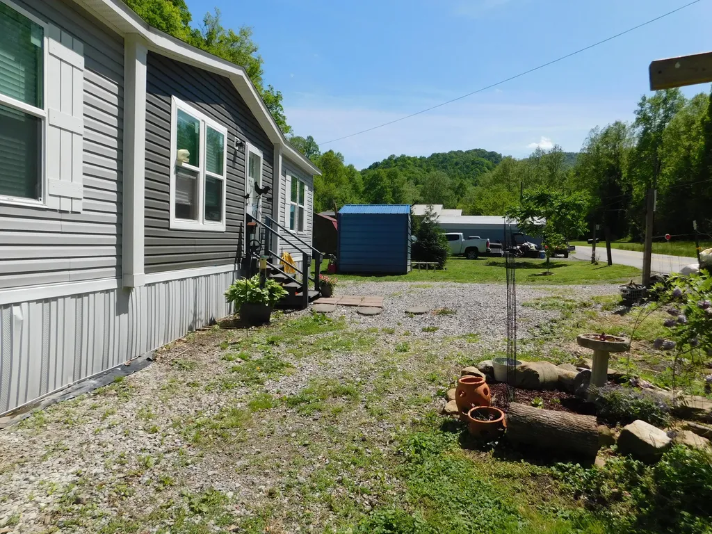 3587 Ky-219 Wallins KY 40873