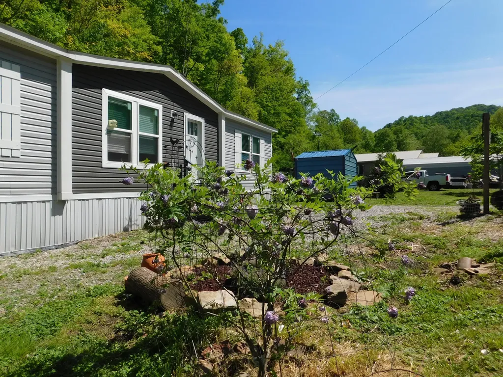 3587 Ky-219 Wallins KY 40873