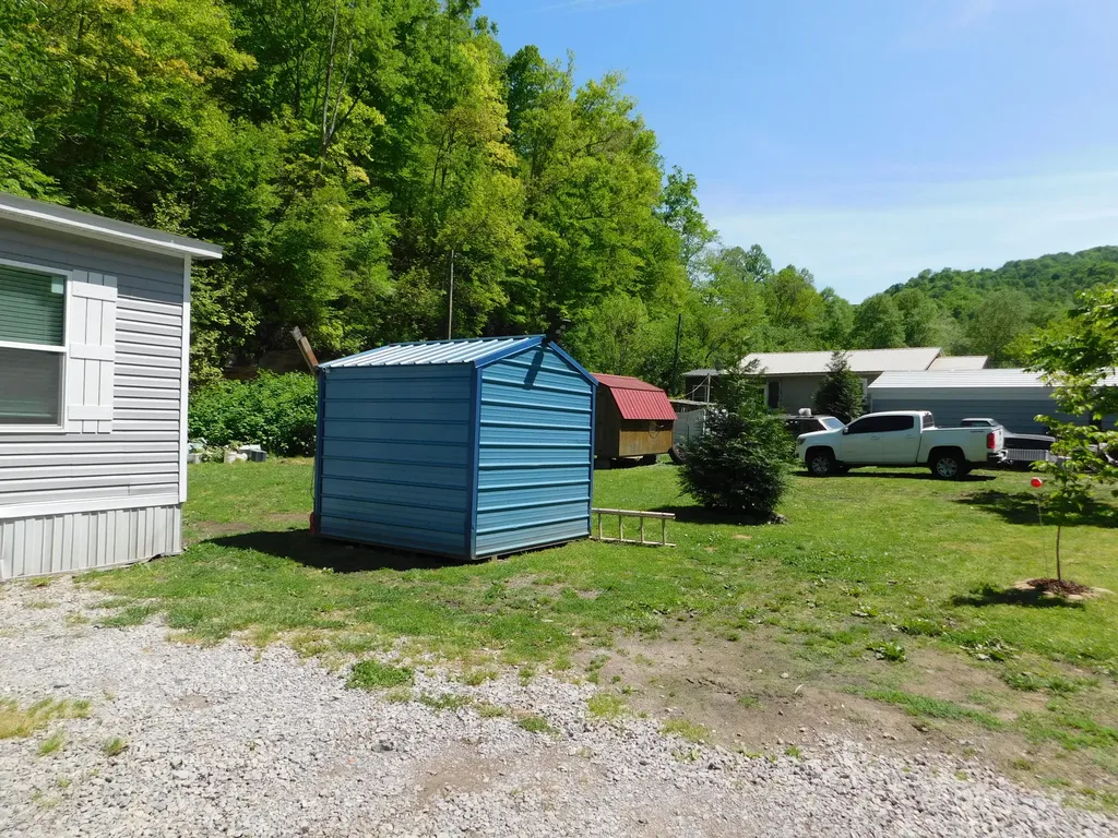 3587 Ky-219 Wallins KY 40873