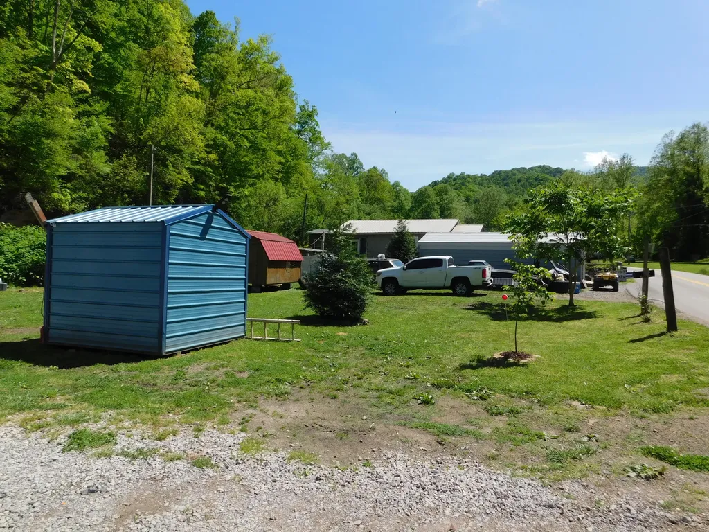 3587 Ky-219 Wallins KY 40873