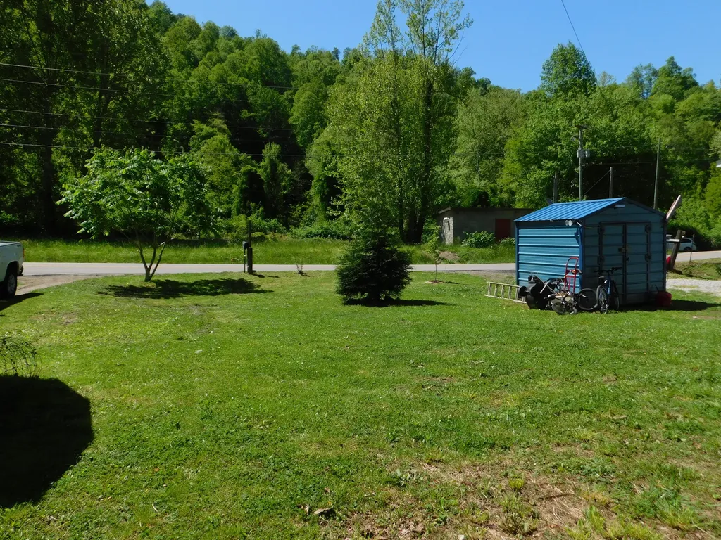 3587 Ky-219 Wallins KY 40873