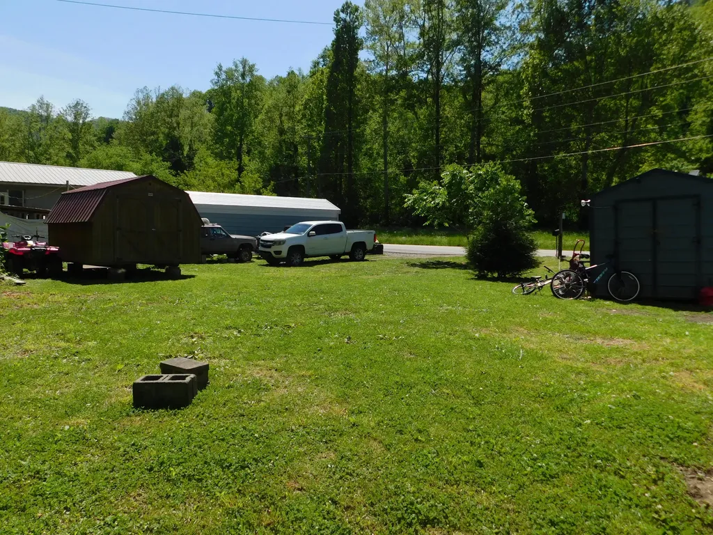 3587 Ky-219 Wallins KY 40873