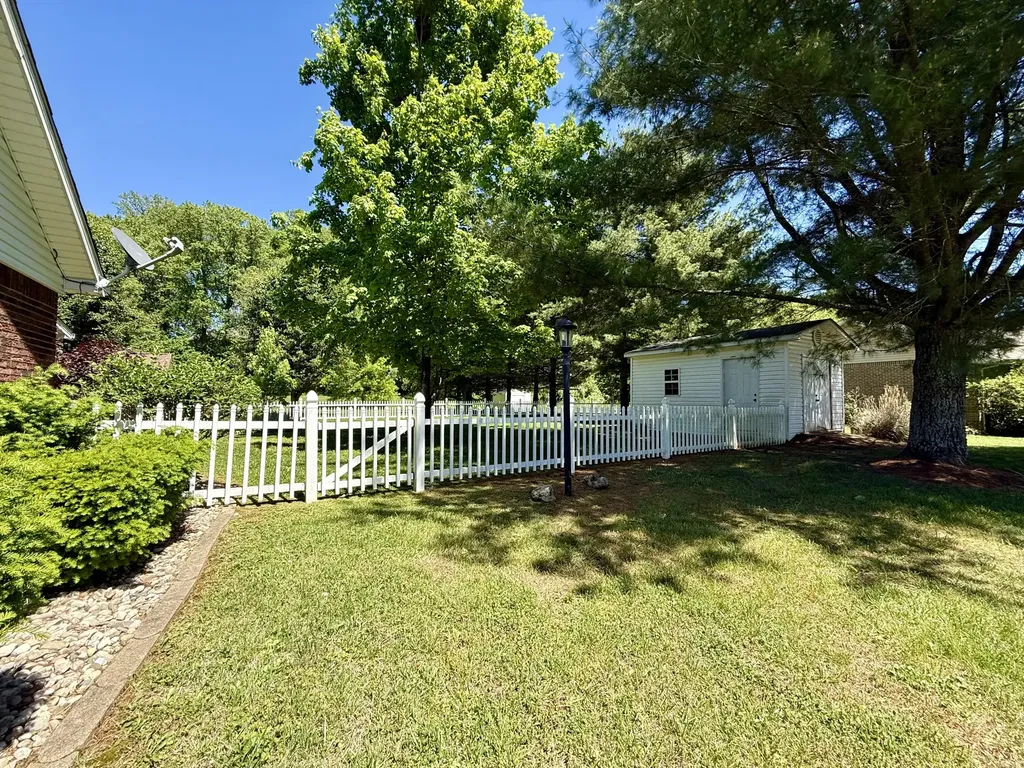 205 Chestnut Oak Drive Somerset KY 42503