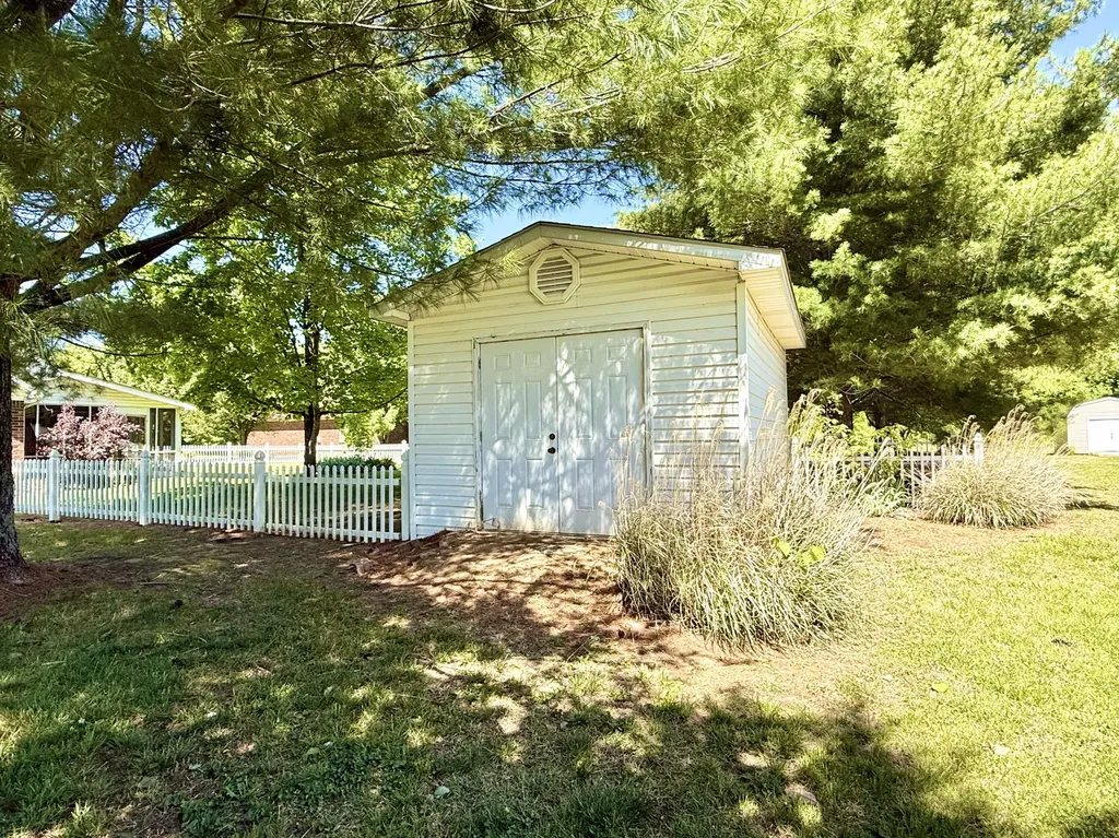 205 Chestnut Oak Drive Somerset KY 42503
