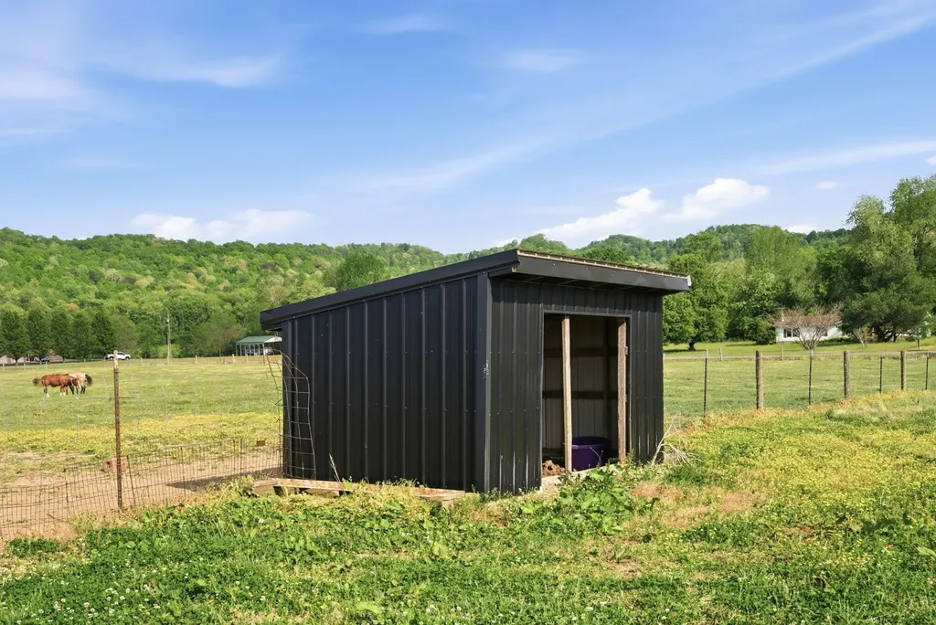1782 Harris Creek Road Stanford KY 40484