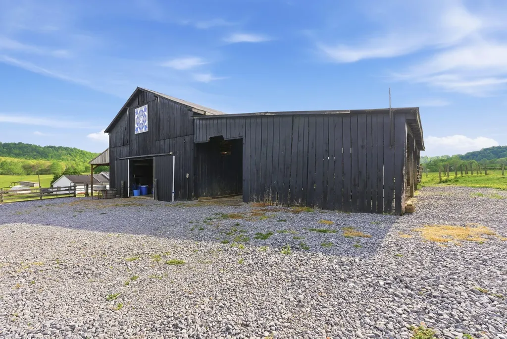1782 Harris Creek Road Stanford KY 40484