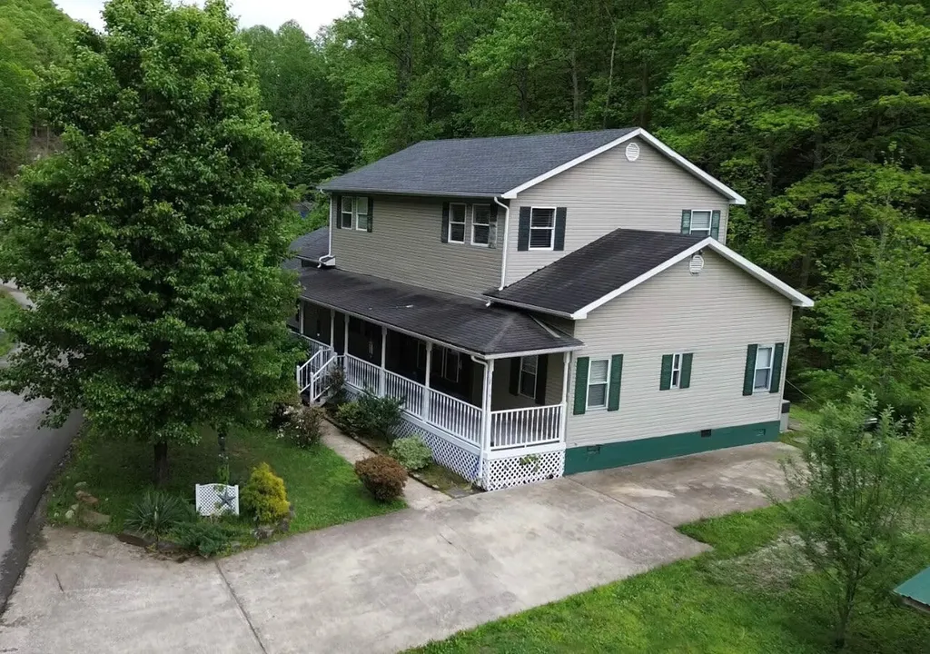 395 High Rock Road Hazard KY 41701