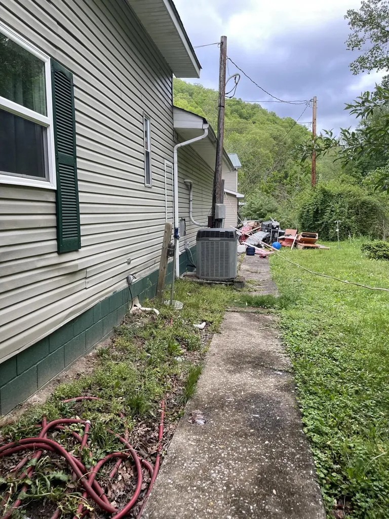 395 High Rock Road Hazard KY 41701