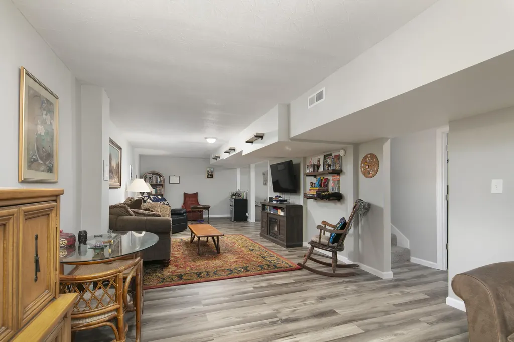 3208 Mirror Lake Drive Lexington KY 40515