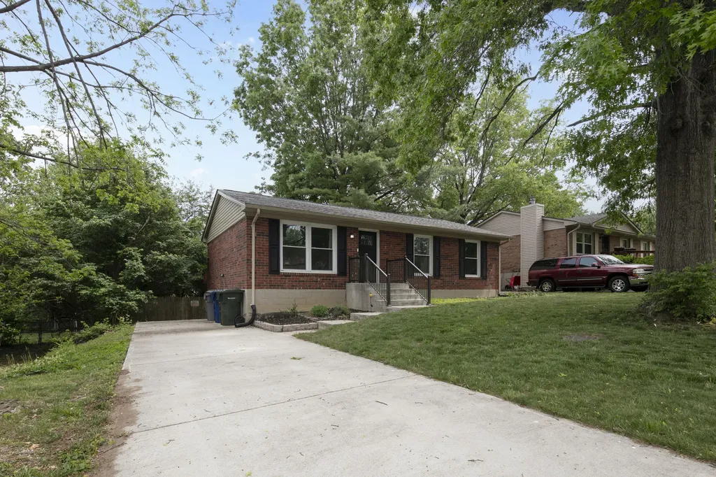 3208 Mirror Lake Drive Lexington KY 40515