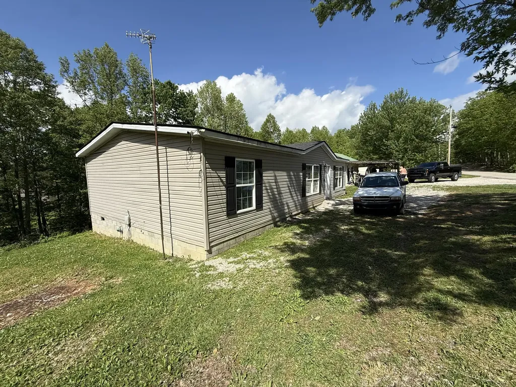 2508 Amos Ridge Road Frenchburg KY 40322
