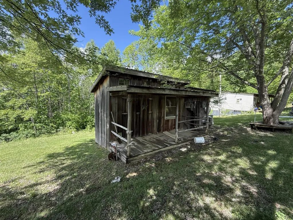 2508 Amos Ridge Road Frenchburg KY 40322