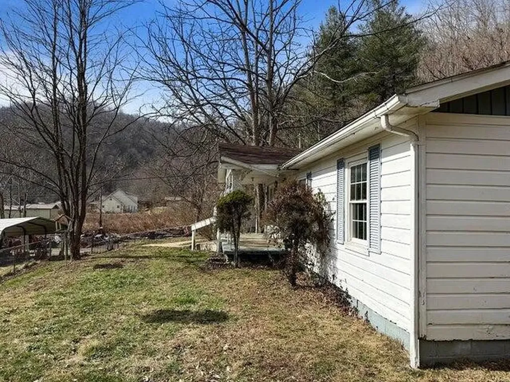 128 Davis And Smith Road Manchester KY 40962