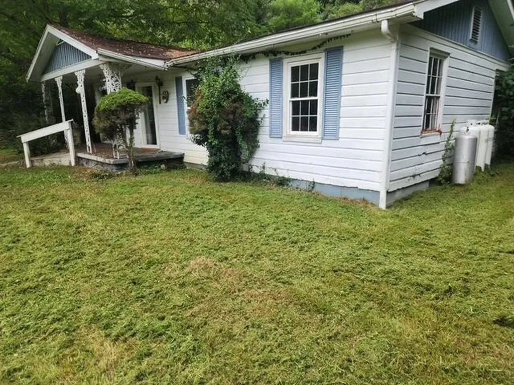 128 Davis And Smith Road Manchester KY 40962