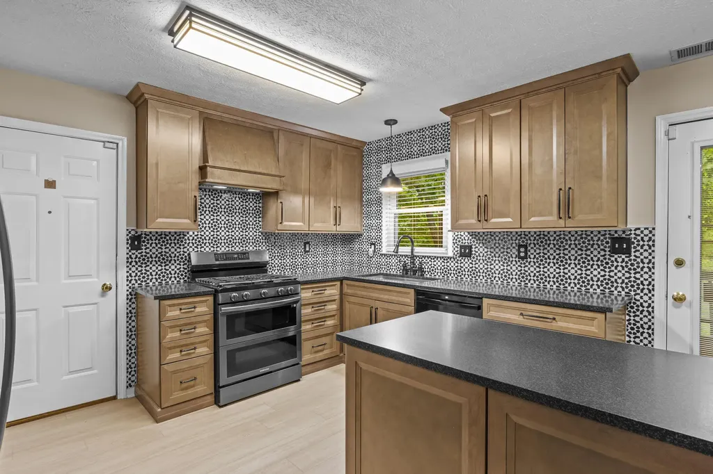 1232 Speculator Court Lexington KY 40514