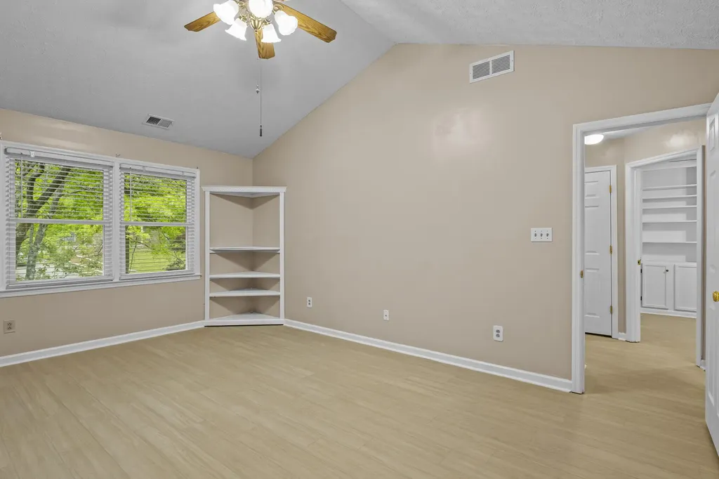 1232 Speculator Court Lexington KY 40514