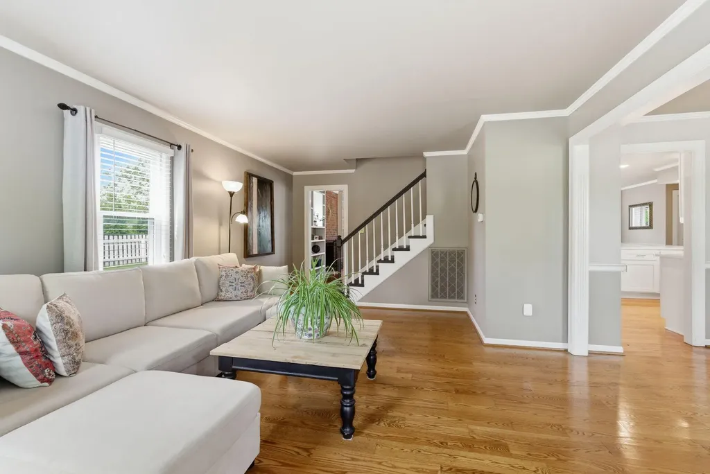 93 Shady Lane Lexington KY 40503