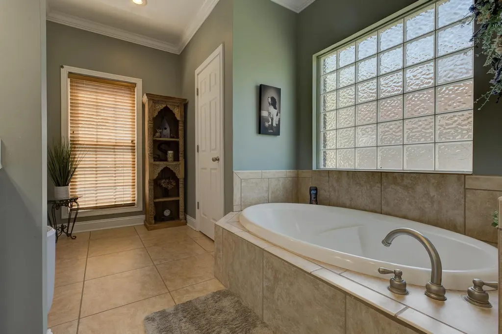 124 St Andrews Way Georgetown KY 40324